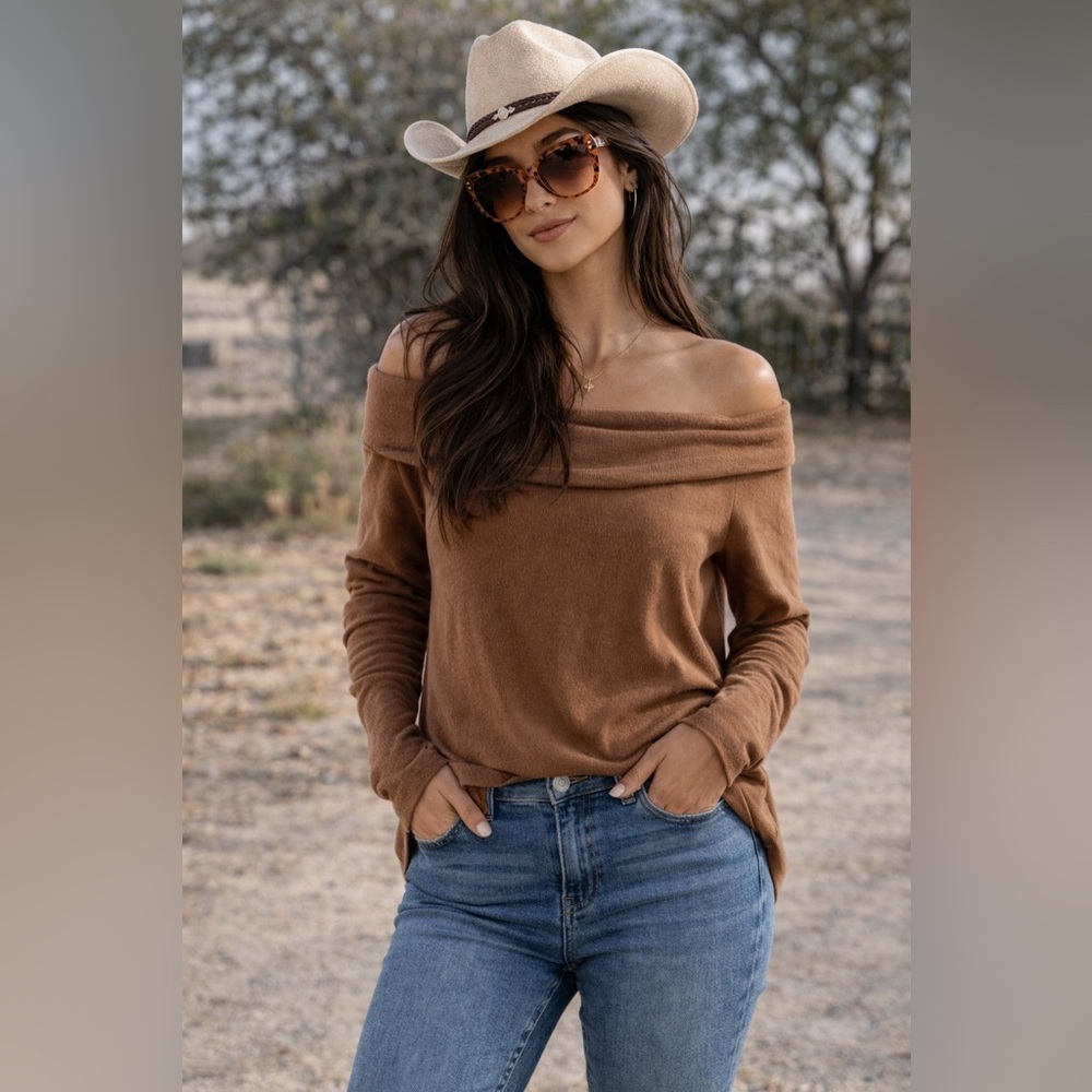 NWT ABERCROMBIE AND FITCH OFF THE SHOULDER LONG SLEEVE SWEATER A&F size S small